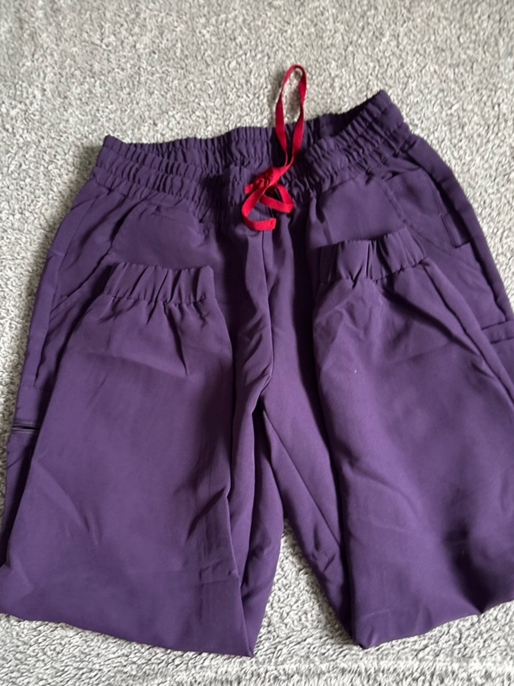 Luuna scrubs in purple with red drawstring